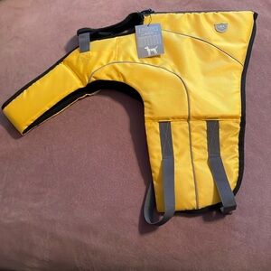 ⭐️Host Pick⭐️ Sydney & Co. London dog life jacket in yellow NWT